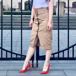 High waisted belted skirt. Worn only once!